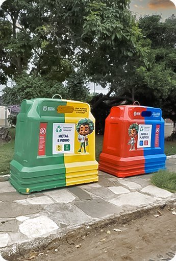 Coletores de coleta seletiva com mascote da Mais Ambiental